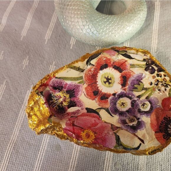 DECOUPAGE OYSTER SHELL DECOUPAGE FLOWERS TRINKET DISH ON A OYSTER SHELL - Picture 4 of 5